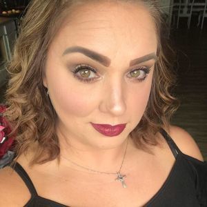 Meet your Posher, Leeann